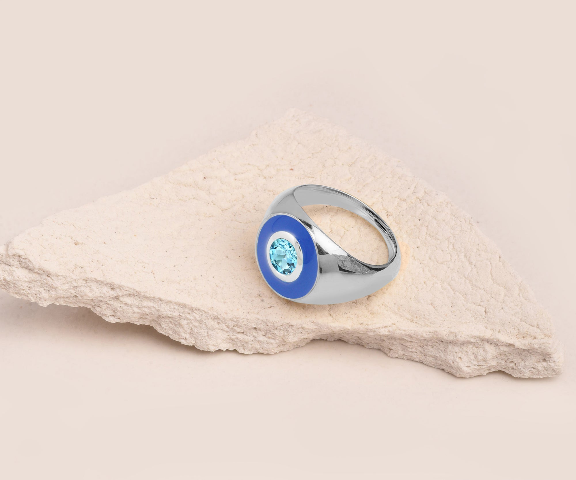 EYES ON ME SIGNET RING